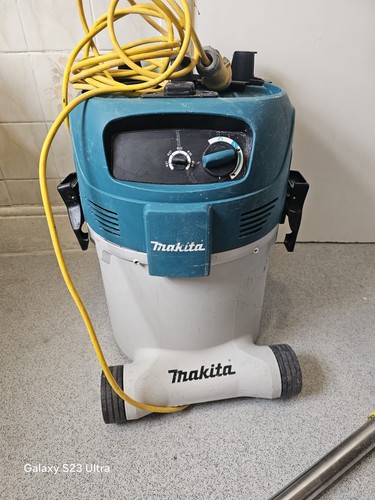 Makita vc3012m 110v class - 110v, m