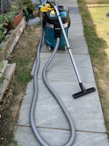 Makita 447m 110v wet dry - wet,