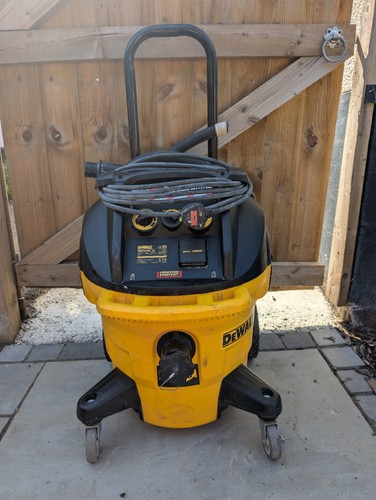 Dewalt dwv902m 230v class - 230v, m-class